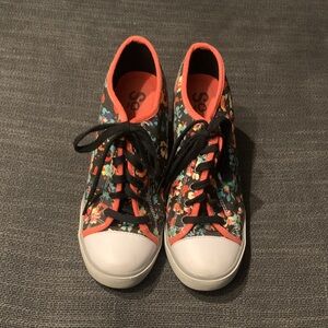 SO Floral Wedges with Black and Pink Accents